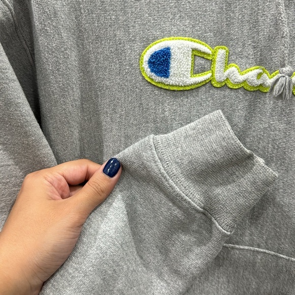 Champion reverse weave grey hoodie - size medium - Picture 5 of 9